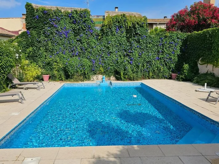 Chalet para 12 personas, con terraza además de piscina y jardín - 1