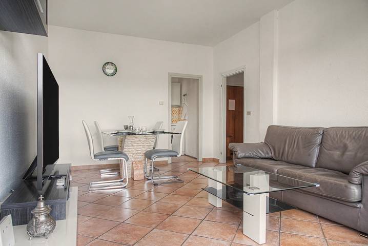 Entire apartment, "BlueVille21" Apartment with Lake View, Shared Pool, and Wi-Fi in Germignaga, Lago Maggiore (Lombardy)