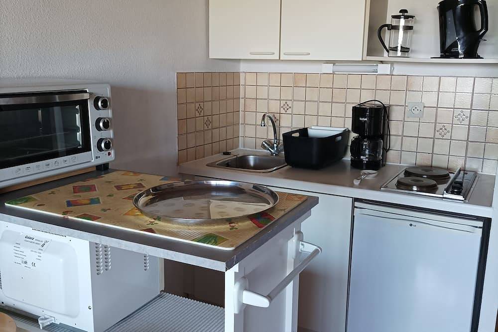 Appartement entier, Grand appartement avec 2 Chambres vue mer et piscine. Plage a 40 mètres. in Damgan, Côte des Mégalithes