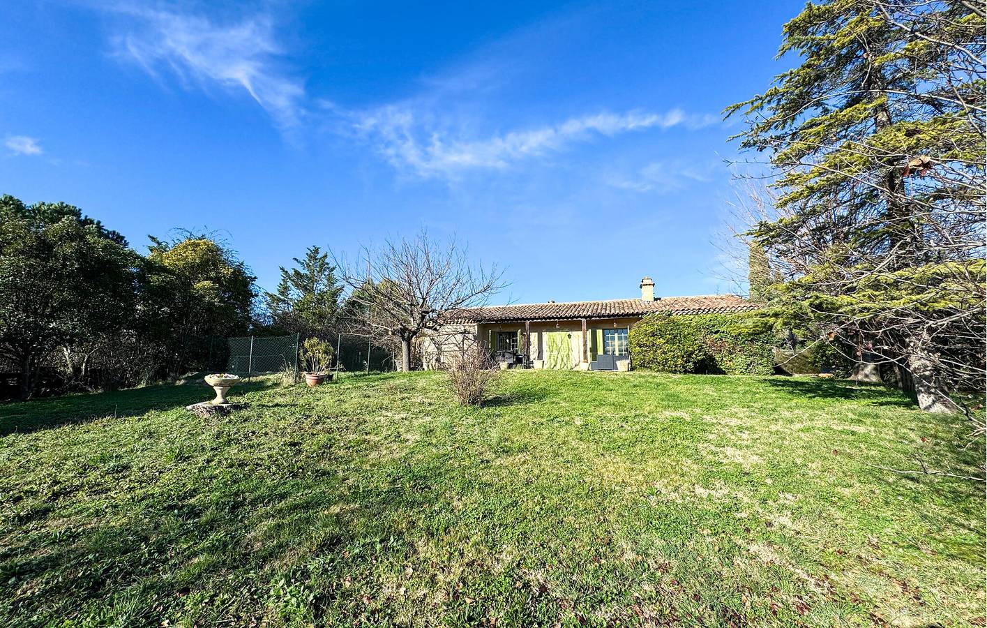 Appartement au bord de la piscine avec parking et jardin - 1,5 km de Gargas in Gargas, Parc naturel régional du Luberon
