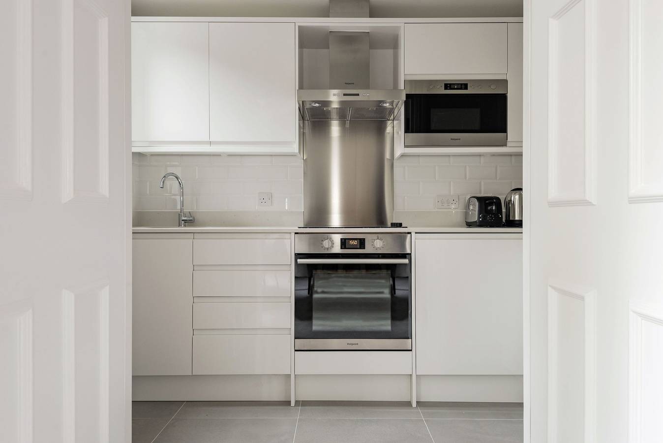 Entire apartment, The Belgravia Suite next to Sloane Square in Kensington and Chelsea, London