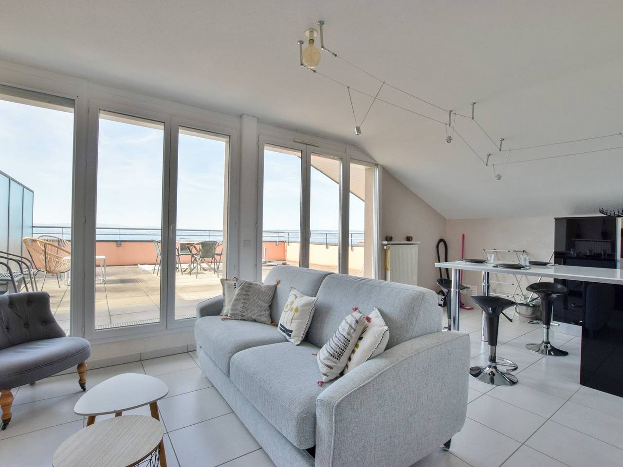 Ganze Wohnung, Geräumige Wohnung mit Terrasse, Haustiere erlaubt und Parkplatz in Évian-les-Bains, Thonon-les-Bains und Umgebung