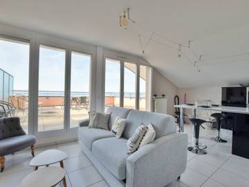 Gîte pour 4 personnes, avec vue sur le lac et terrasse, animaux acceptés à Évian-les-Bains