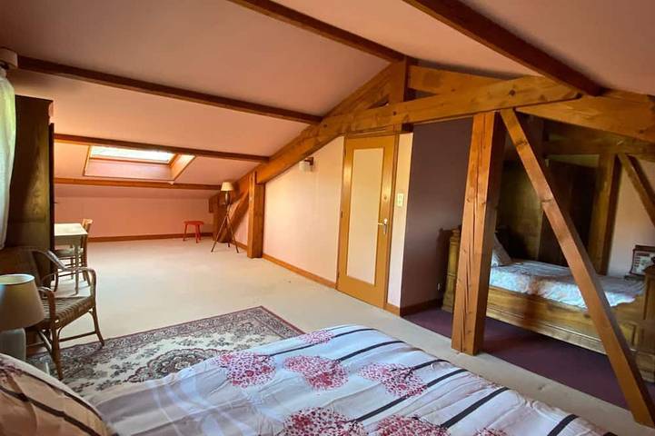 Maison 2 à 12 personnes, quartier résidentiel in Thiers, Parc Naturel Régional Livradois-Forez