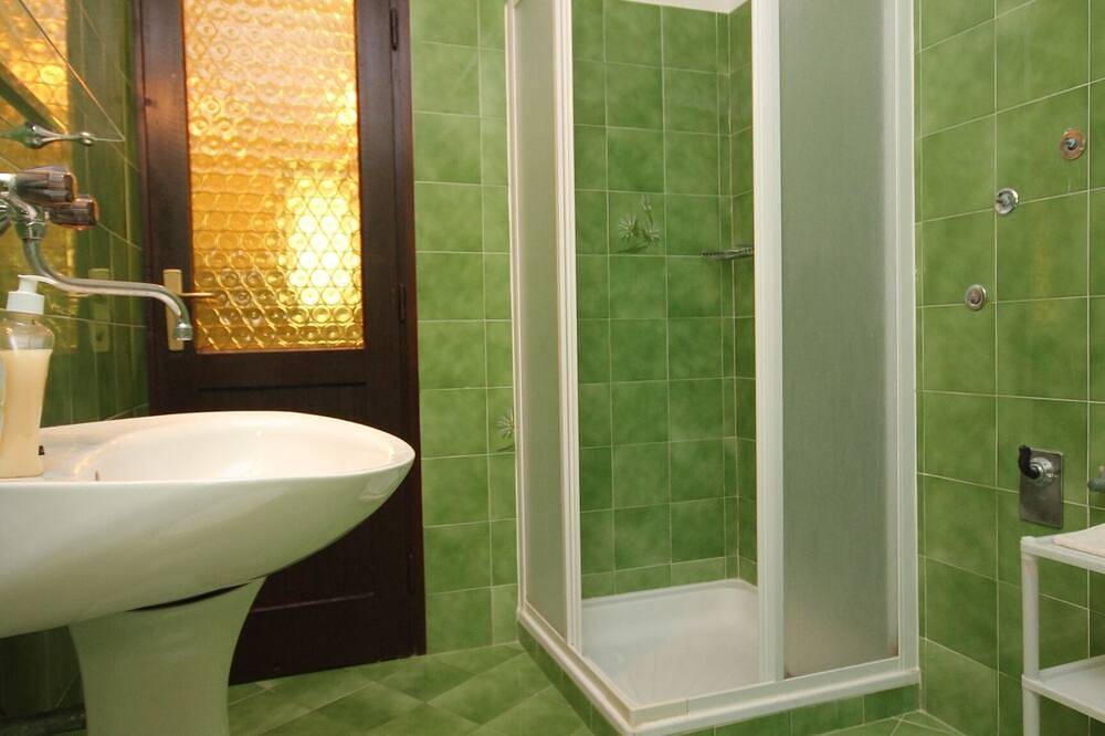 Ganze Wohnung, 3-Zimmer-Ferienwohnung mit Klima Kukljica, Ugljan (A-8210-a) in Kukljica, Insel Ugljan