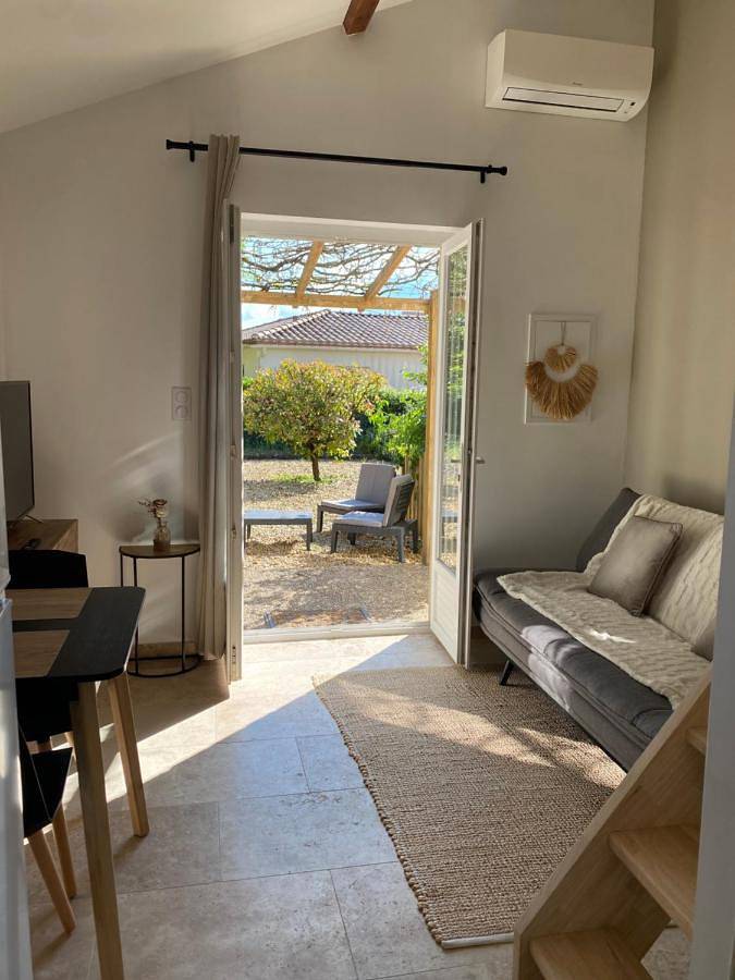 Appartement de vacances pour 2 personnes, avec terrasse ainsi que vue et piscine