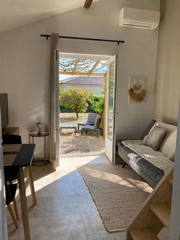 Gîte pour 2 personnes, avec vue ainsi que piscine et terrasse à Alès