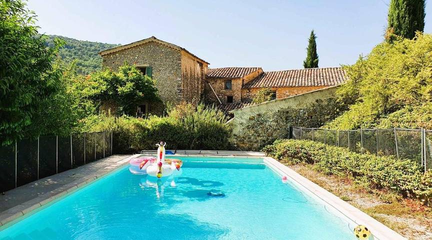 Location de vacances pour 11 personnes, avec Balcon et Terrasse ainsi que Jardin et Piscine à Bras-d'Asse - 4