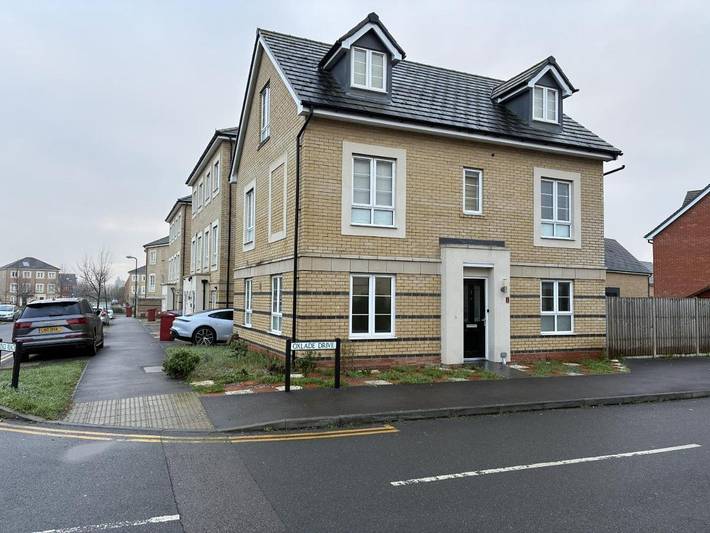 Holiday rental for 10 people, with garden in Slough