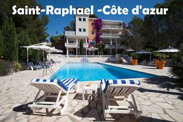 Cottage pour 2 personnes, avec piscine ainsi que jardin et jacuzzi à Saint-Raphaël