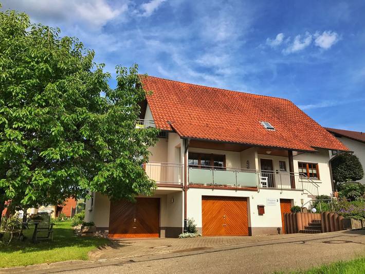 Apartamento inteiro, Apartamento 'Auf Der Langmatt' com Vista Montanha, Terraço Privado e Wi-Fi in Durbach, Central Black Forest