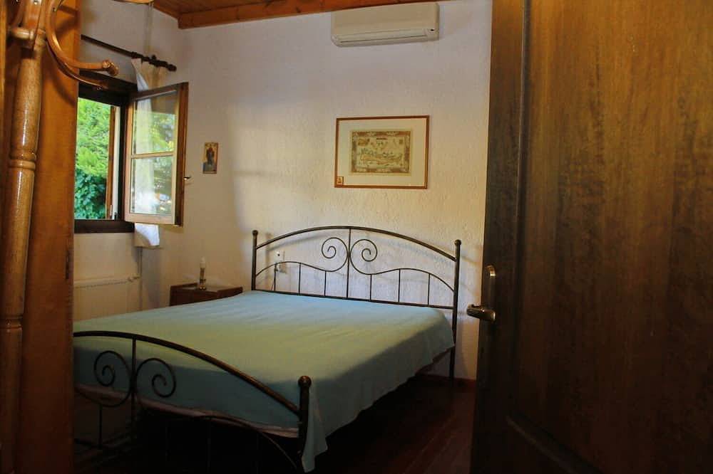 Private property with outdoor pool , cosy spaces and beautiful garden in Iraklio-Heraklion und Umgebung