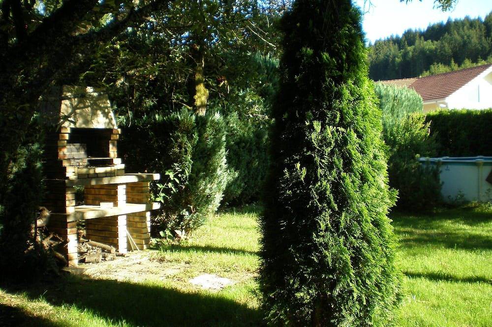 Traditionelles freistehendes Haus auf abgeschlossenem Grundstück in Xonrupt-Longemer, Regionaler Naturpark Belchen der Vogesen