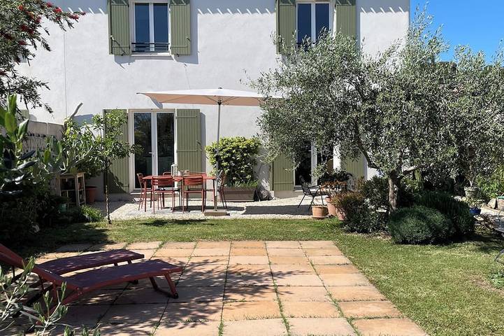 Location de vacances pour 4 personnes, avec jardin à Éguilles