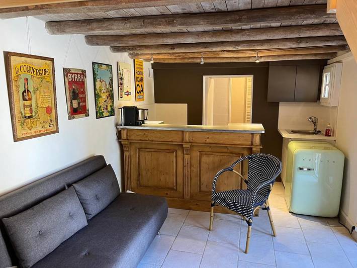 Gîte pour 4 personnes, avec piscine et jardin ainsi que sauna et jacuzzi, animaux acceptés à Eyzin-Pinet
