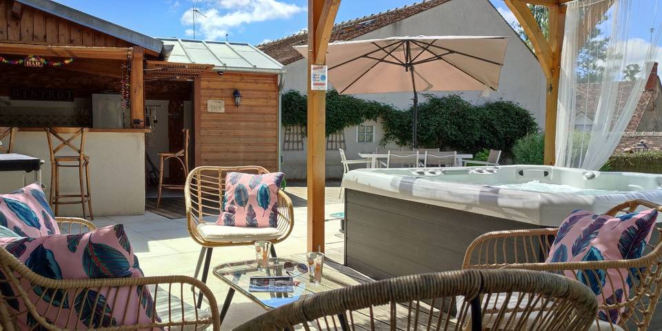 Gîte pour 4 personnes, avec terrasse ainsi que jacuzzi et jardin dans Valencisse - 2