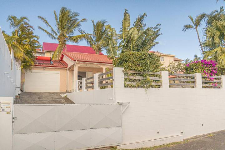 Location de vacances pour 7 personnes, avec jardin ainsi que vue et piscine à Sainte-Marie (Île de la Réunion) - 2