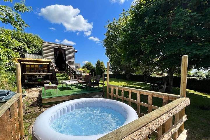 Gîte pour 2 personnes, avec jardin et jacuzzi