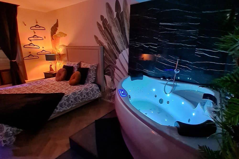 Appartement entier, Spa, sauna, ciel de pluie tropicale, bouteille offerte, nuit romantique in Mâcon, Région de Mâcon
