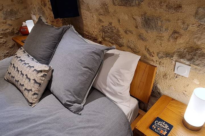 Gîte pour 6 personnes, avec jardin à Villegouge - 4