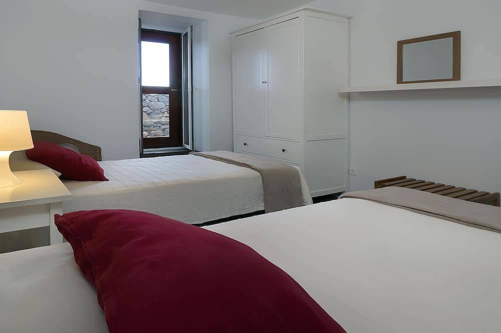 Casa das Marias - Countryside House with Private Heated Pool in Ponta do Pargo, Madeira