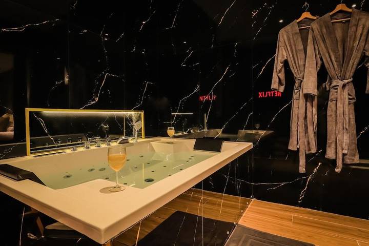 Location de vacances pour 2 personnes, avec jacuzzi à Lens