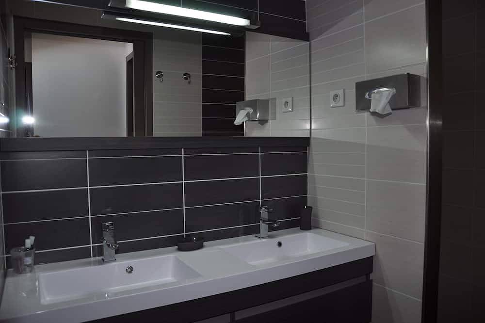Appartement entier, Cotiloft - Appartement/Terrasse 4* climatisé au cœur de La Cotinière in La Cotinière, Saint-Pierre-d'Oléron