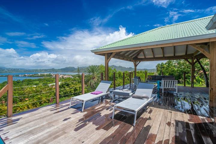 Location de vacances pour 14 personnes, avec piscine ainsi que terrasse et jardin à Le Robert - 3