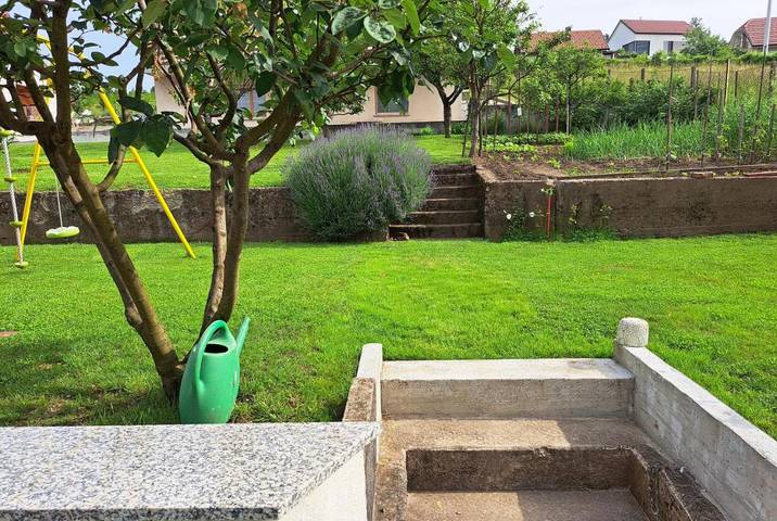 Appartement de vacances pour 4 personnes, avec Terrasse ainsi que Jardin et Vue