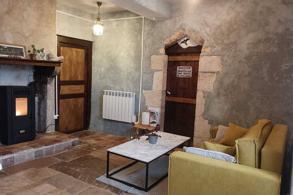 La Chouette d'Or Small, bucolic gîte for a peaceful stay in Thoste, Montbard region