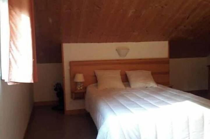 Gîte pour 7 personnes, avec piscine ainsi que jardin et sauna à Nontron - 2