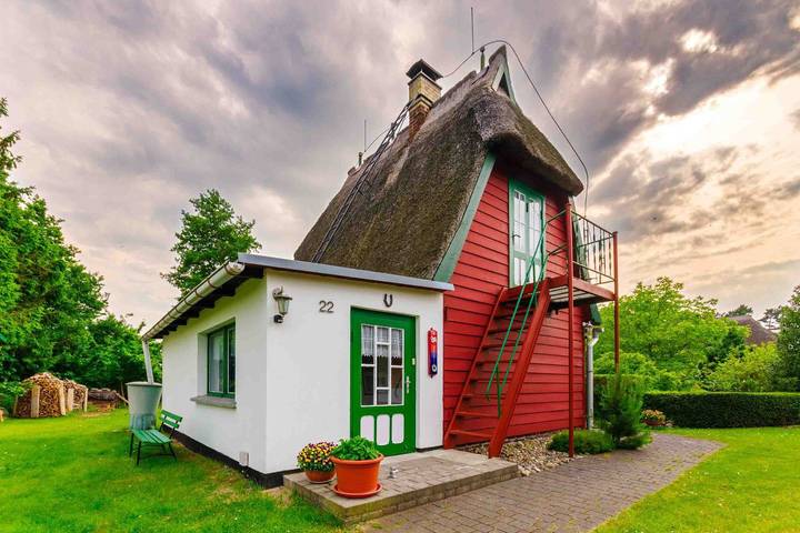 Ferienhaus für 2 Personen, mit Terrasse und Garten sowie Seeblick in Wieck am Darß