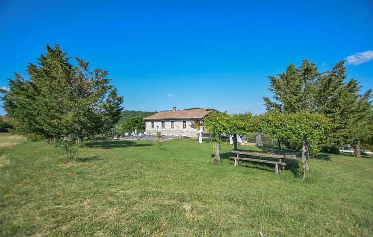 Encantador apartamento de un dormitorio con piscina y jardín, a 2 km del río in Fabro, Provincia de Terni