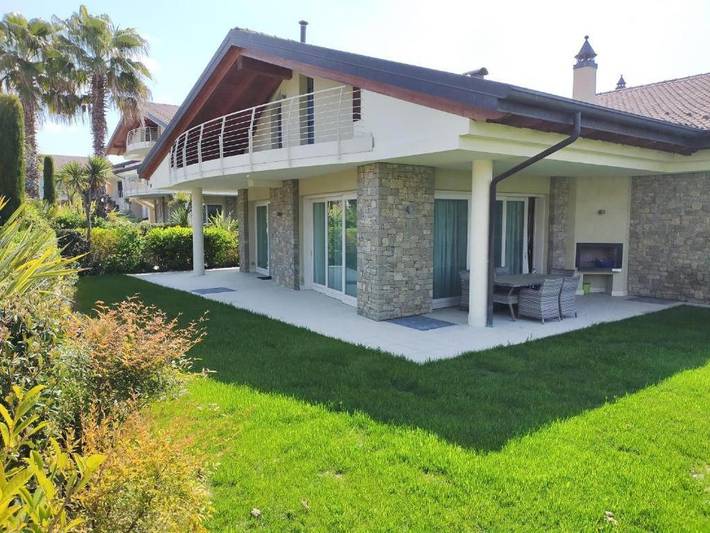 Villa für 6 Personen, mit Balkon und Whirlpool sowie Terrasse und Pool in Sirmione