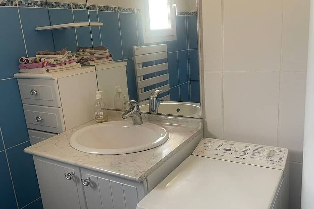 Appartement entier, Appart calme : Piscine, jacuzzi, jardin et terrasse privatif in Sussargues, Côte méditerranéenne (France)