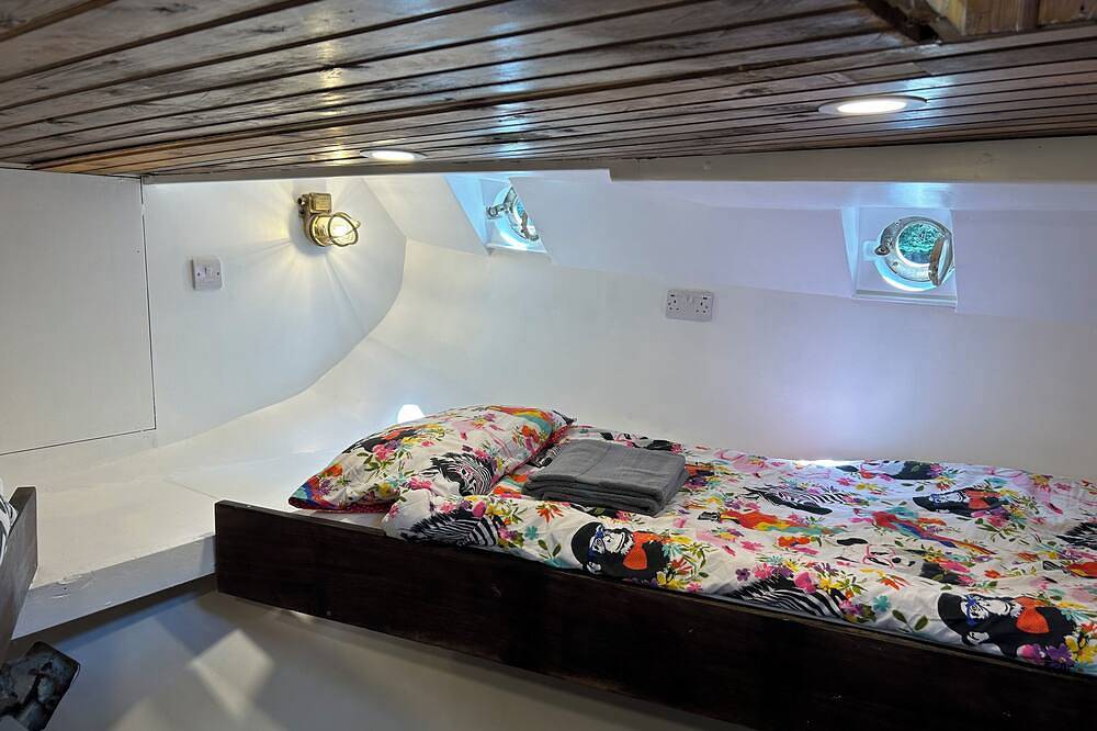 Houseboat on the Thames in London next to Kew Gardens in Richmond upon Thames, London