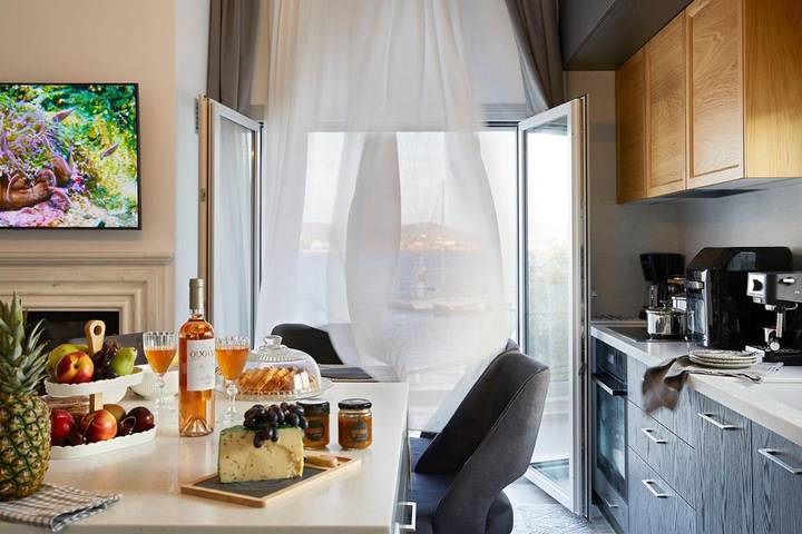 Location de vacances pour 6 personnes, avec jacuzzi et balcon dans Finikas - 3