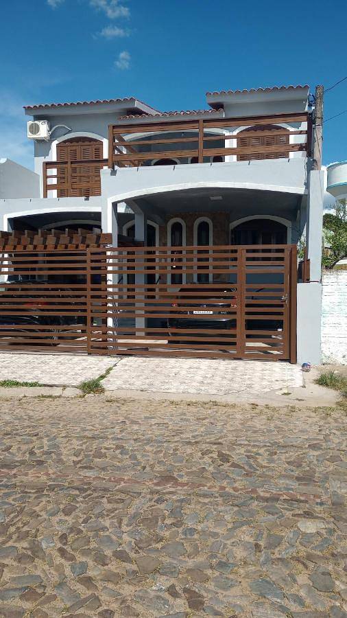 Casas e apartamentos de temporada para 2 pessoas, com balcão e jacuzzi em São Gabriel (RS)