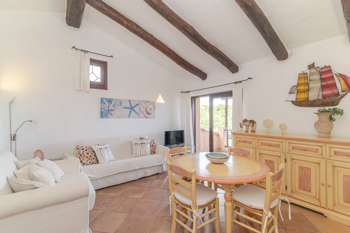 Ganze Wohnung, Apartment 'Casa Ilaria' mit Gemeinschaftspool, privater Terrasse und Wlan in Liscia di Vacca, Arzachena