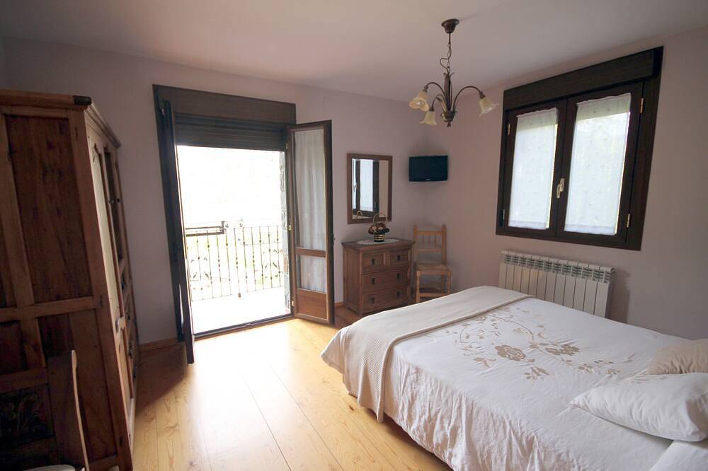 Apartamentos Miguelo para 6 personas in Saravillo, Plan 
