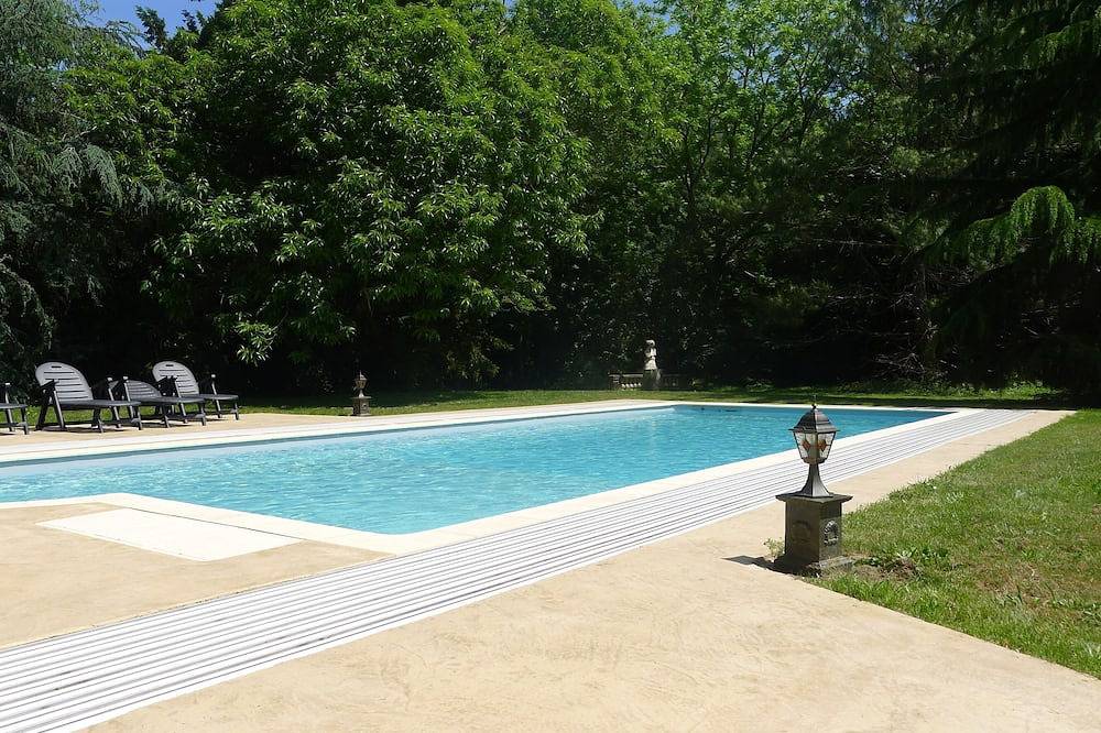 Grand logis vendéen, au calme, avec piscine couverte chauffée in Le Tablier, Région de La Roche-sur-Yon