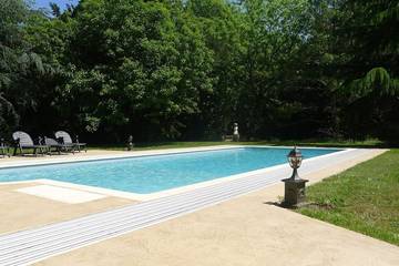 Gîte pour 8 personnes, avec piscine et jardin à Le Tablier