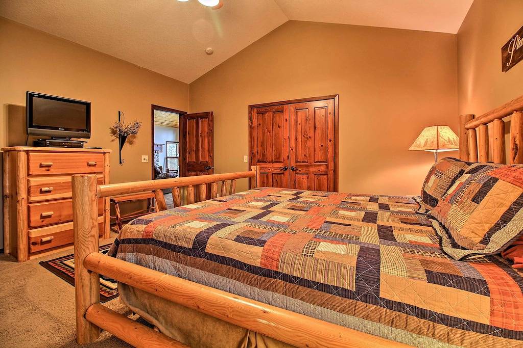 Kayak, Canoe, Boat, Relax & Visit the Classic Tourist Spots from Easy Breez'n in Breezy Point, Crow Wing County