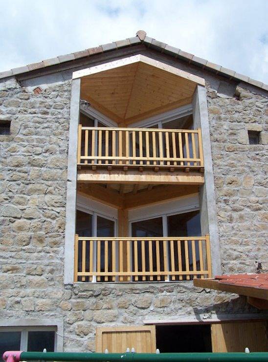 Gîte pour 8 personnes, avec Balcon ainsi que Terrasse et Jardin à Le Bessat