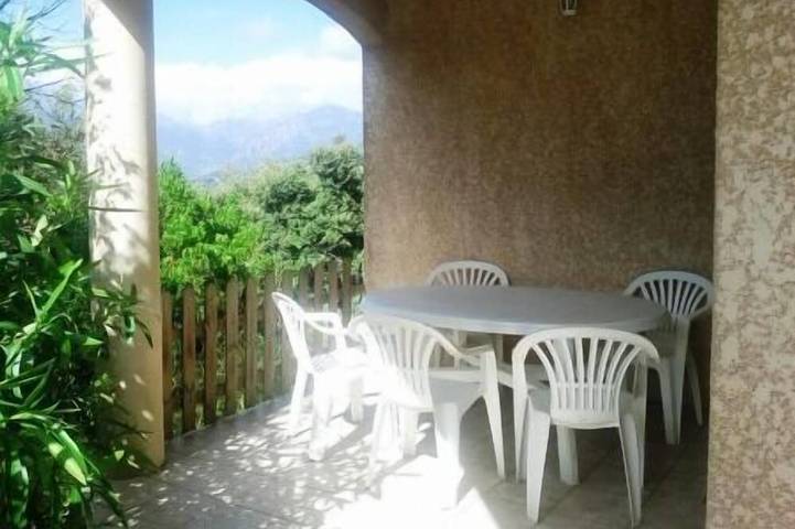Location de vacances pour 4 personnes, avec terrasse et jardin à Viggianello