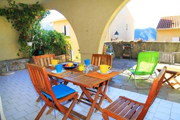 Gîte pour 4 personnes, avec terrasse à Lama