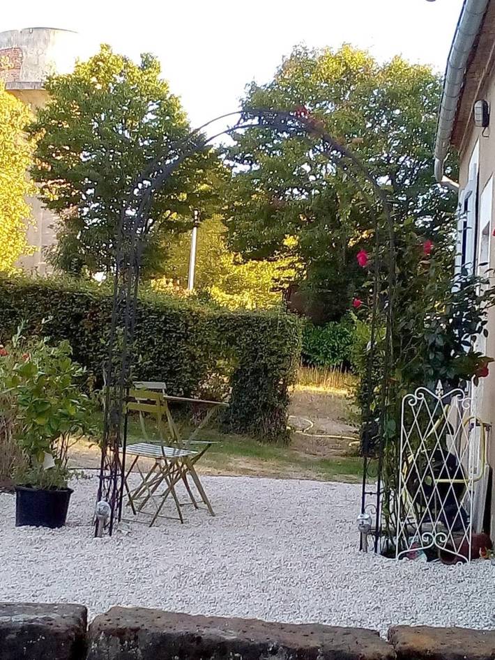 Location de vacances pour 2 personnes, avec vue et jardin dans Treigny-Perreuse-Sainte-Colombe - 4