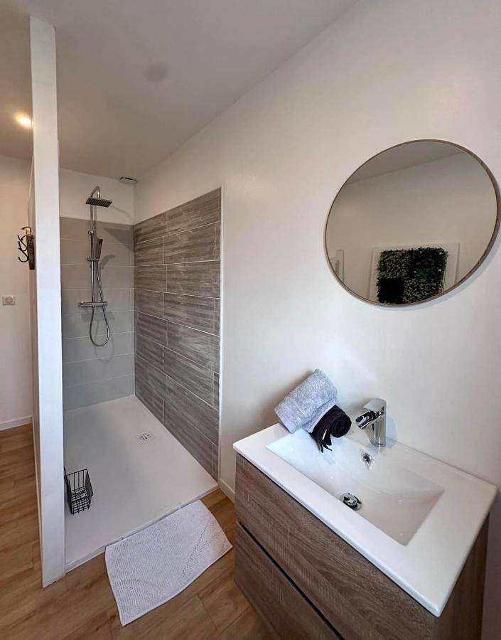 Location de vacances pour 6 personnes, avec terrasse ainsi que jardin et vue dans Saint-Rémy-Boscrocourt - 4