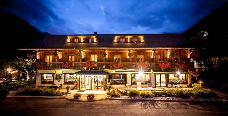 Hôtel pour 4 personnes, avec Terrasse et Jacuzzi ainsi que Jardin et Sauna