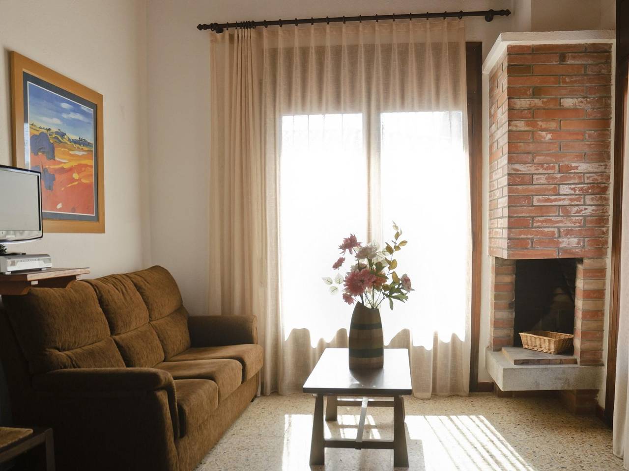 Entire apartment, Charming Duplex 200m from Beach, 3 Bedrooms, Pool, Free Wi-Fi, Parking in l'Estartit, Estartit